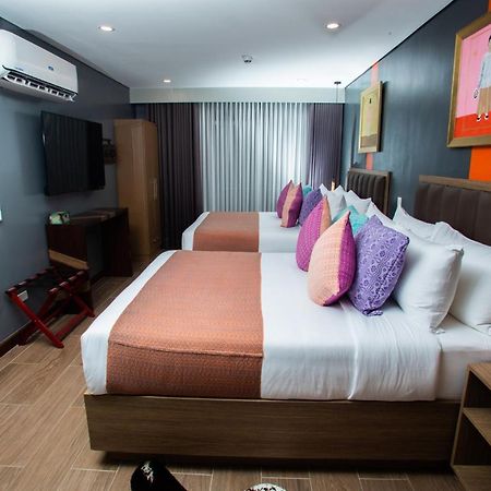 Unwnd Flats Hotel Makati City Exterior photo